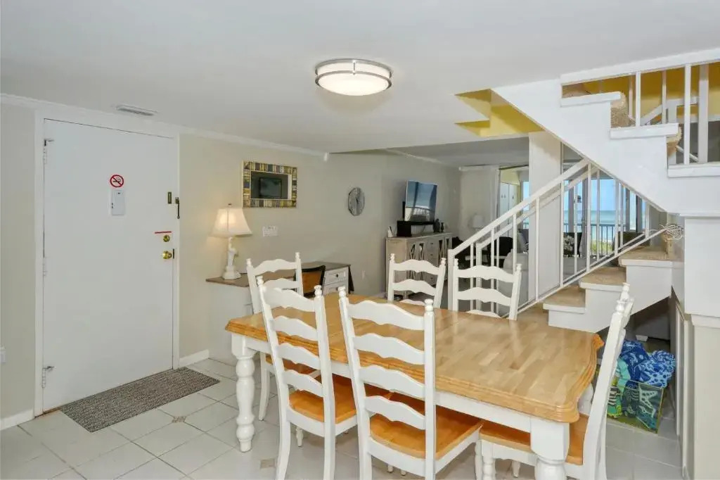 LaPlaya 205D Spectacular sunsets and sunbathing from your private Gulf front lanai or sundeck