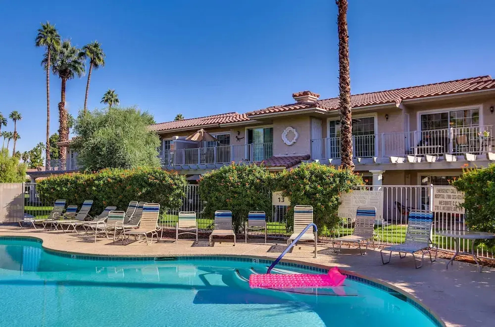 Stylish Condo With Panoramic View Community Pool
