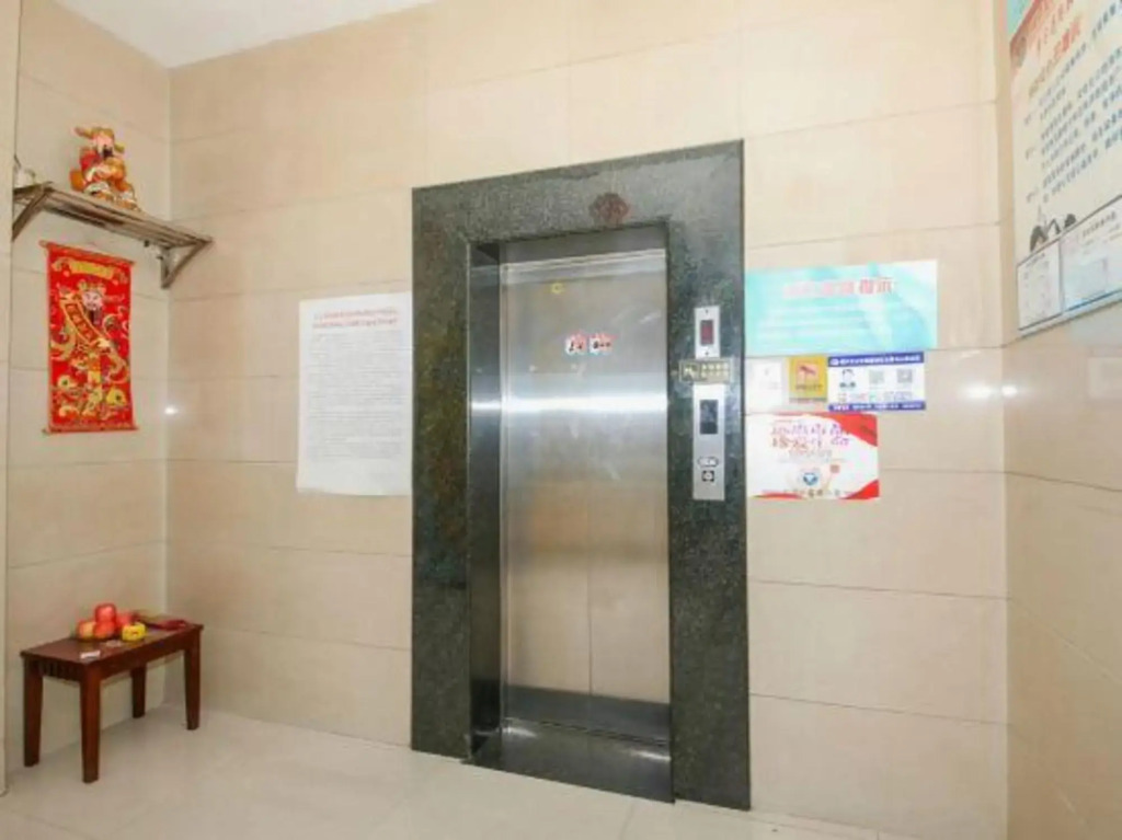 Paojiang Xinyuansu Business Hotel