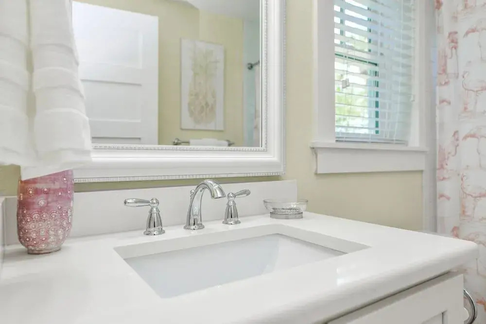 Sea Breeze - Pet Friendly, Located in Siesta Key Village, Steps to Siesta Key Beach