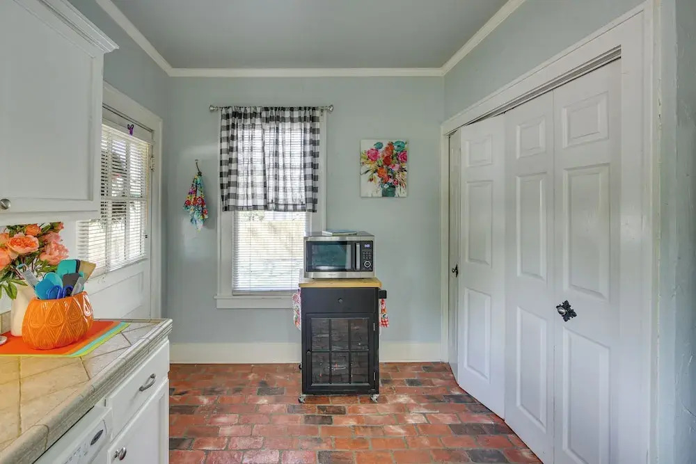 The Pink Azalea - Tyler Home w/ Yard + Patio
