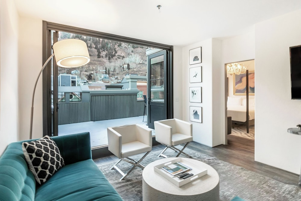 New San Juan 303 by Avantstay Modern Penthouse w/ Deck Overlooking Main Street