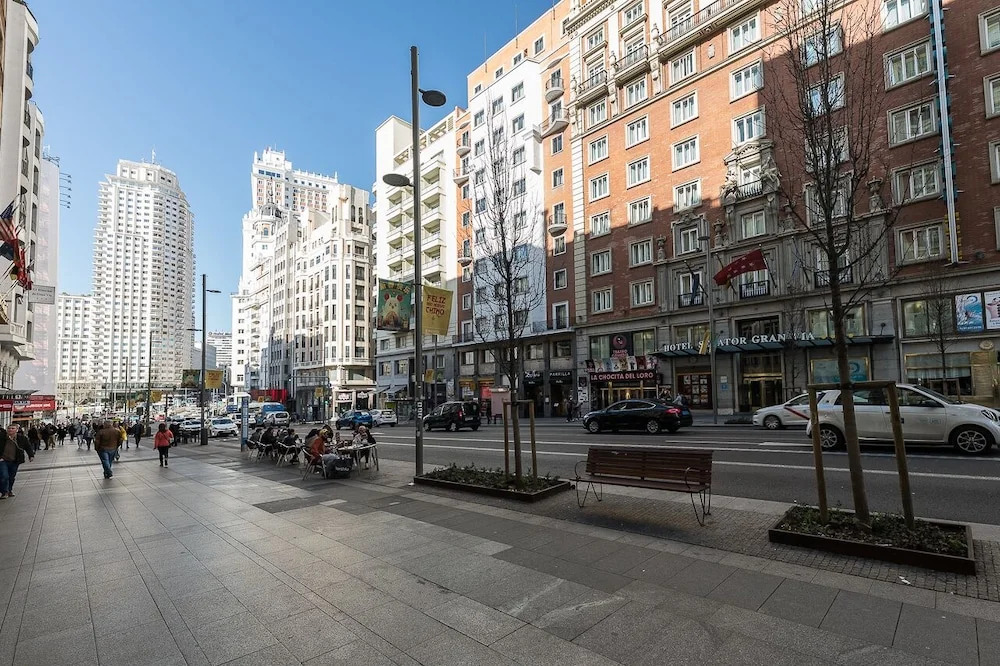 Home Club Gran Via Apartments