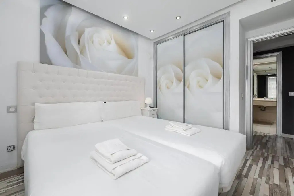 Trendy Apt. Puerto Banús (Free Parking & Pool) - RDR208
