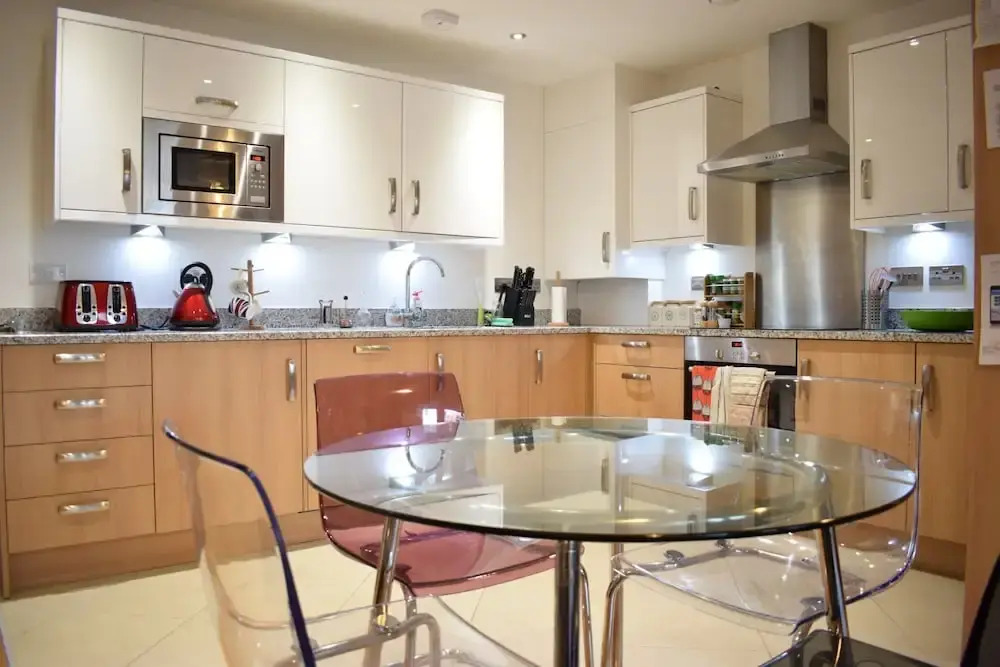 Modern 1 Bedroom Flat Near Riverside