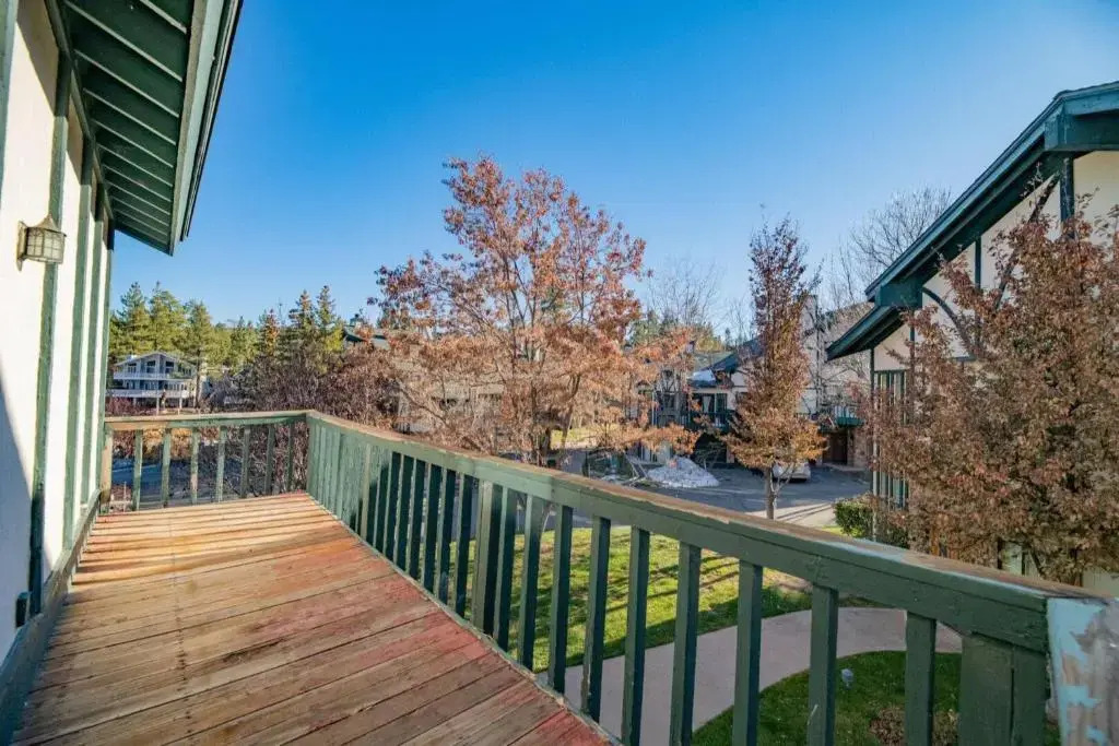 Viking Bear Lair Lakefront Condo