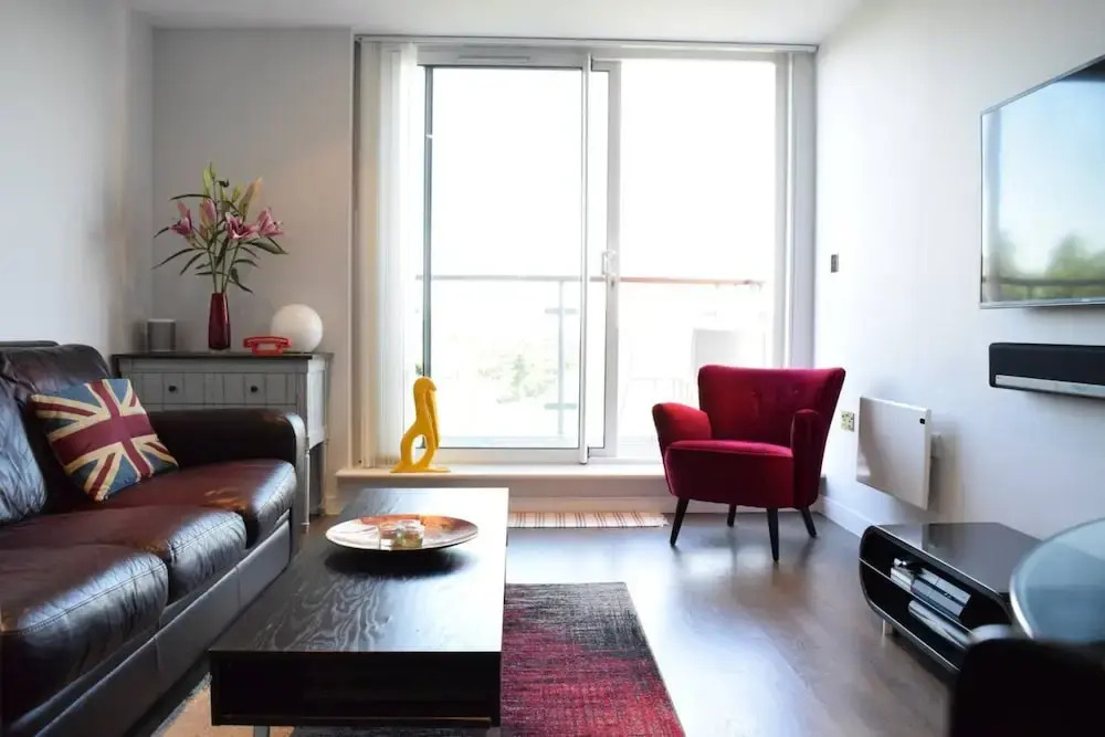 East London 2 Bed Flat With Balcony