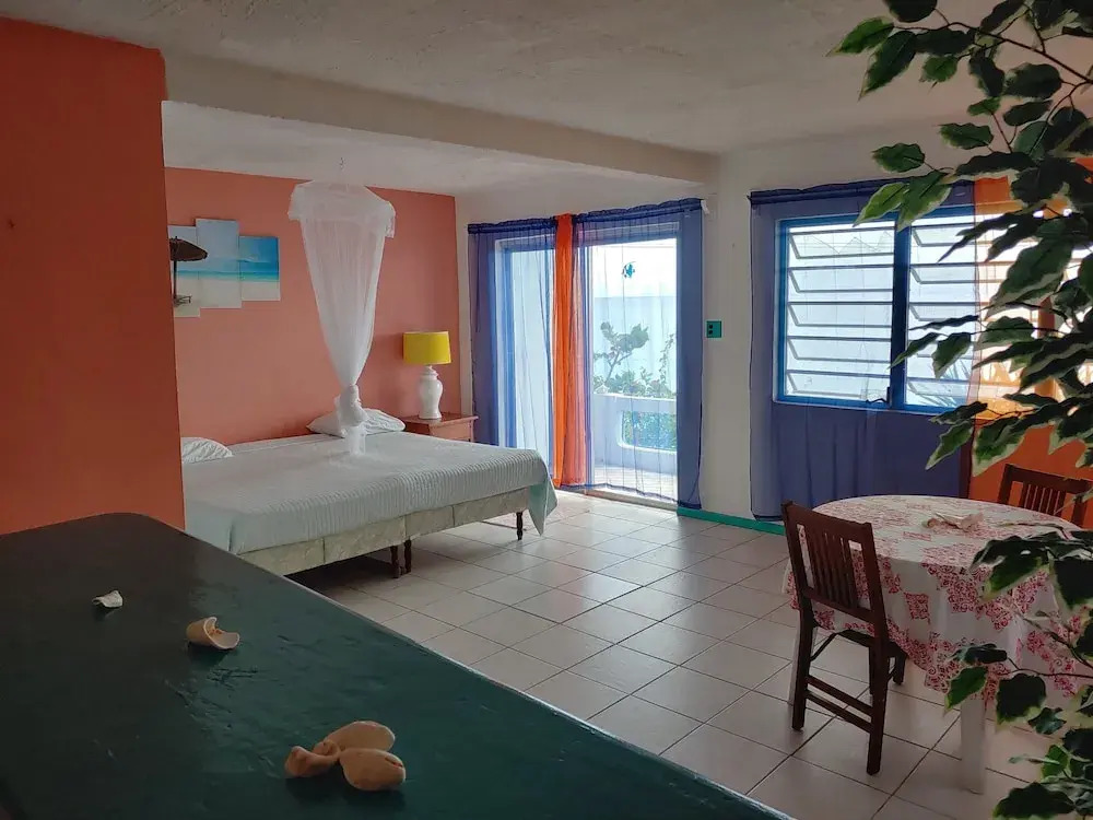 Orries Beach Bar and Hotel