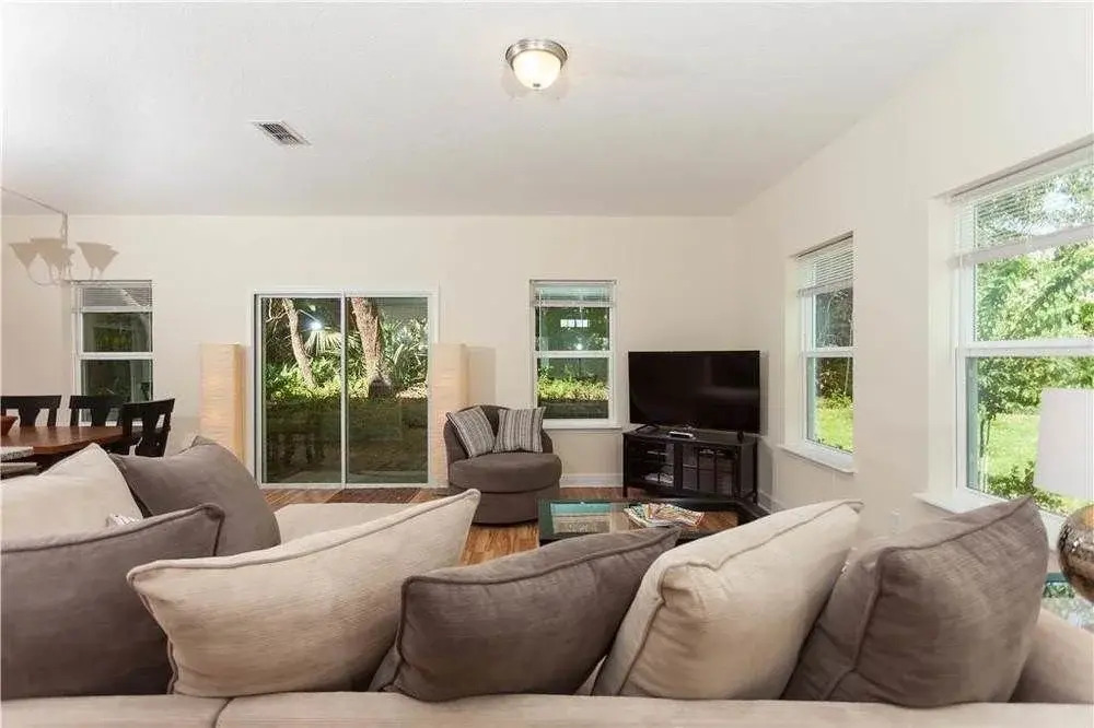 Ocean Palms, Sleeps 8, 4 Bedroom, Walk to the Beach by Vtrips