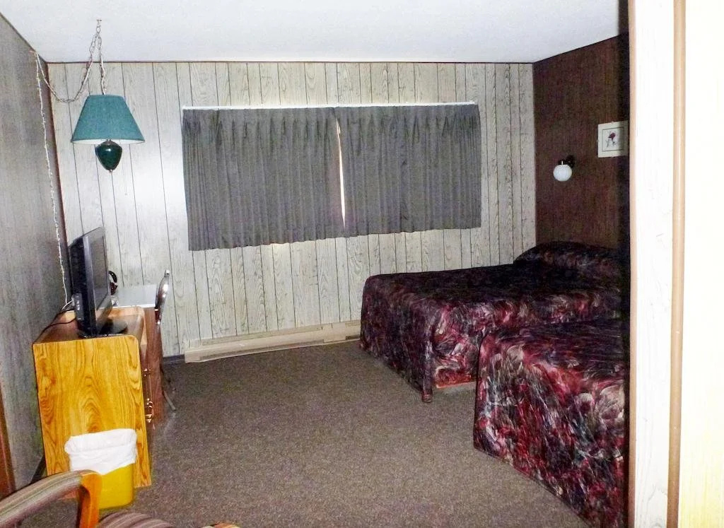 Snowshoe Inn