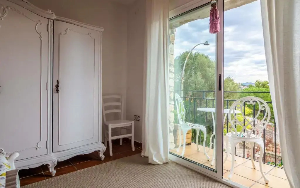 House With 5 Bedrooms in Can Trabal, With Wonderful Mountain View, Enclosed Garden and Wifi - 16 km From the Beach