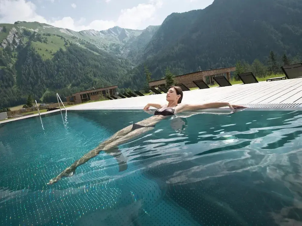 Chalet Resort Near Lake
