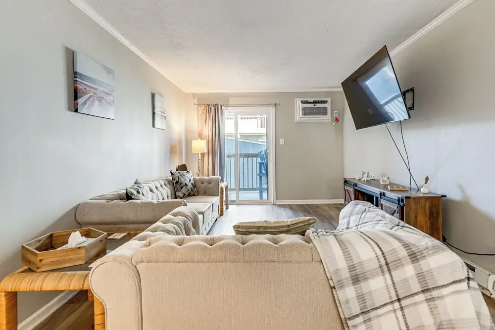 Walk to Ocean: North Topsail Beach Gem w/ Balcony!