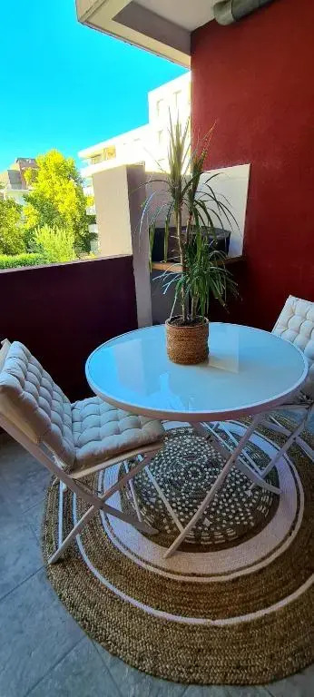 Appartement avec terrasse, parking et proche tramway