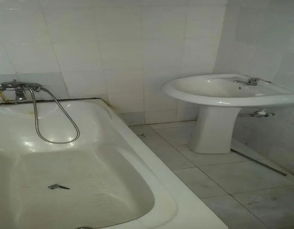 Hotel C & M