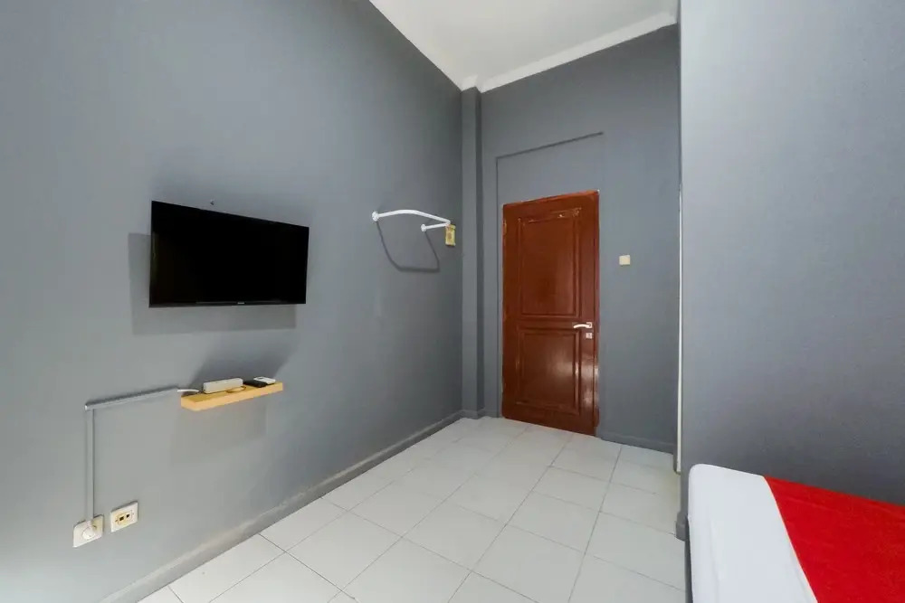 RedDoorz Near Stasiun Tanah Abang