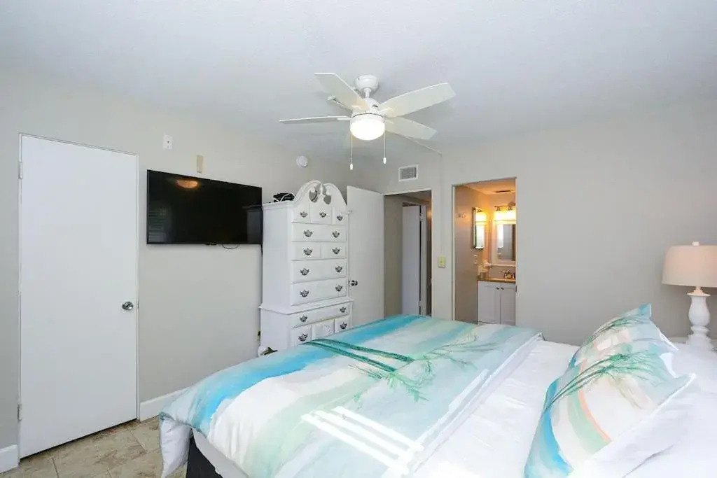 Canal 309 - Right in Siesta Key Village!