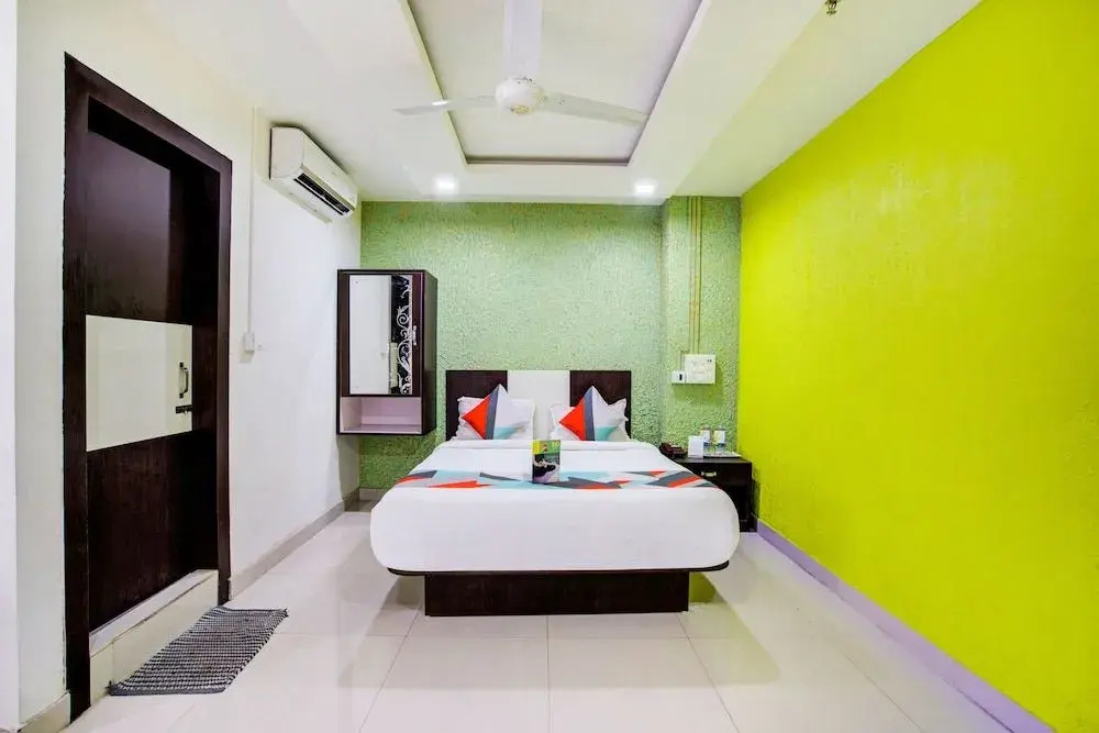 FabHotel Chirom Palace