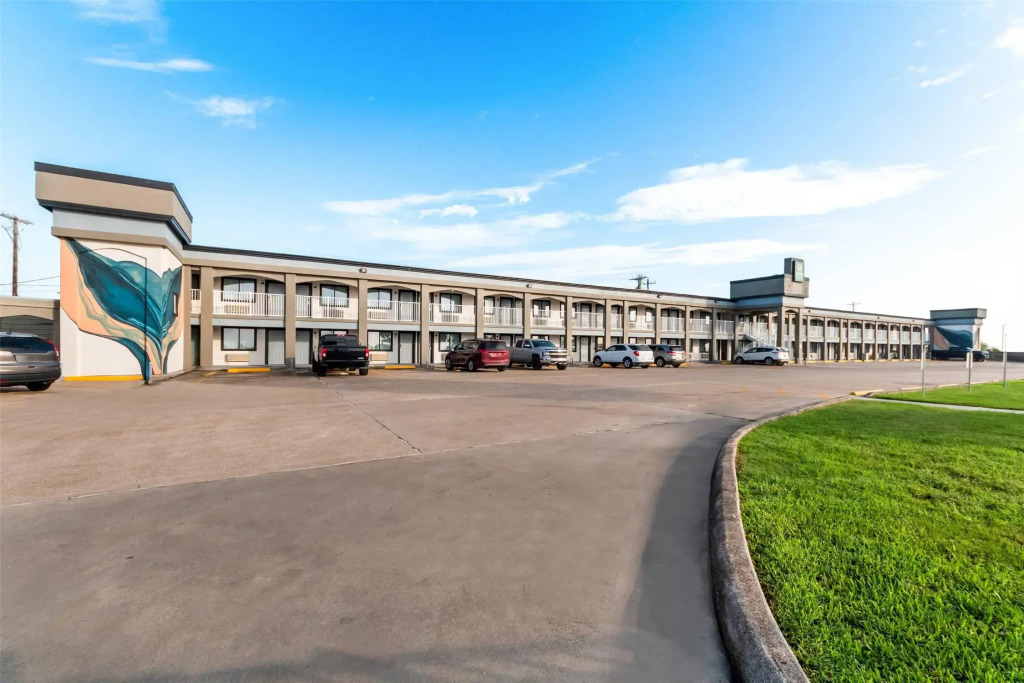 Quality Inn & Suites Port Lavaca near Lighthouse Beach
