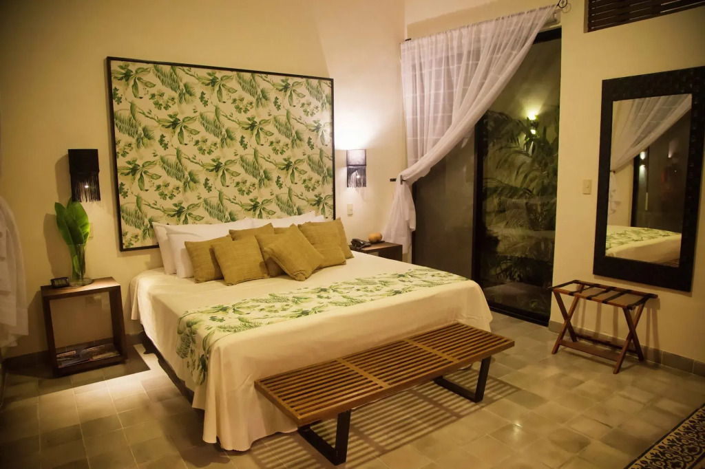 Yaax Hotel Boutique