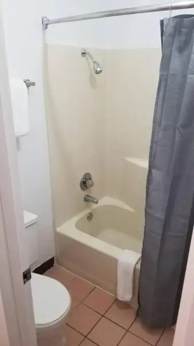 OSU 2 Queens AC WI-FI Coffee Private Hotel 125 Booking