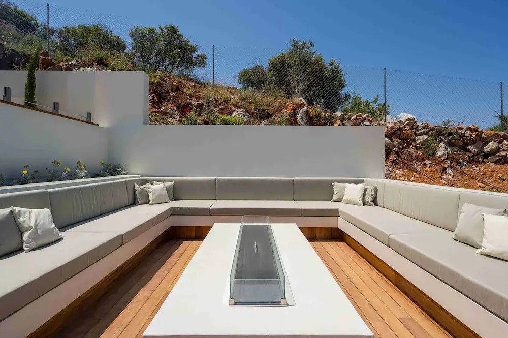 An Elegant villa in Kokkino Horio