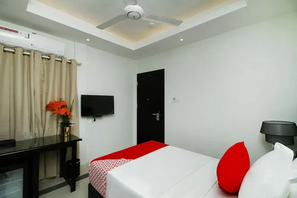 Capital O 358 Viveka Hotel