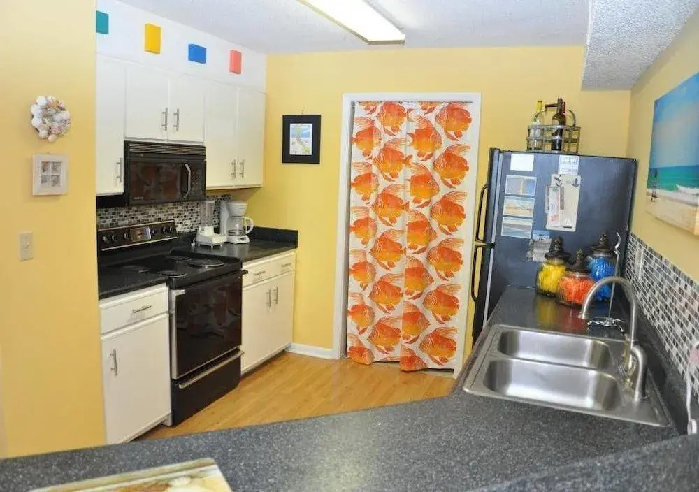 Sea Castle 3F - 3 Br condo by RedAwning