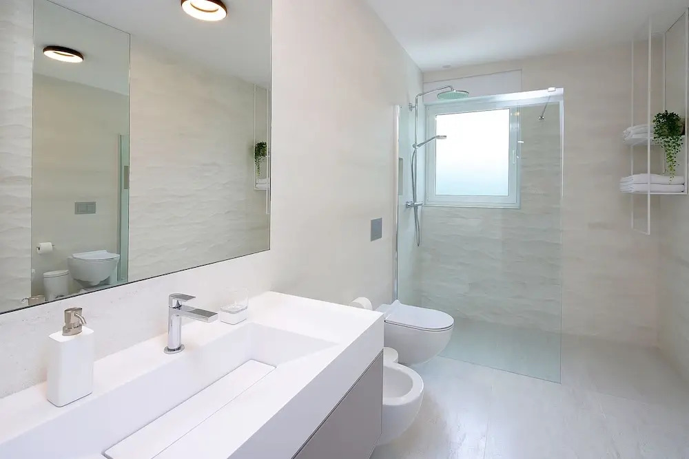 New apartment with swimming pool near the beach