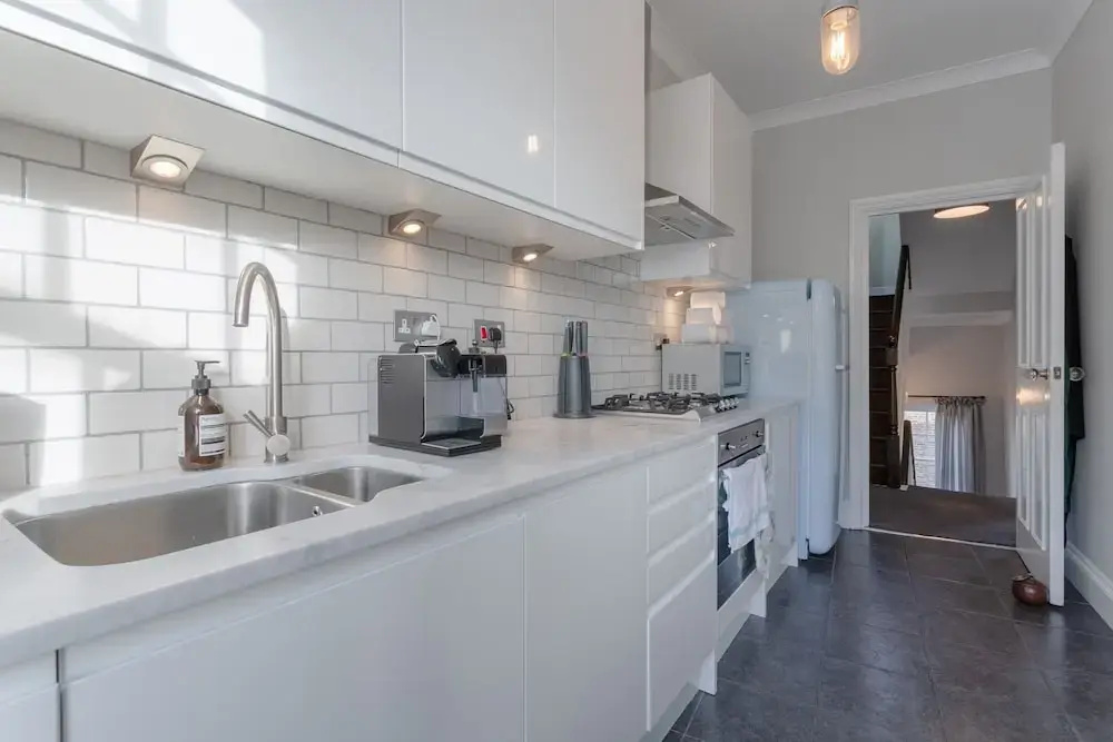 2 Bedroom Apartment in the Heart of Angel