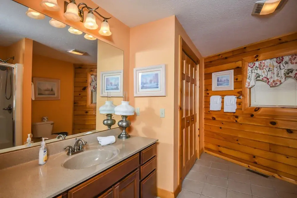 Cozy Cabin 4 Bedroom House