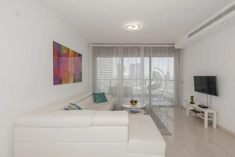 Superior & Spacious.over TLV Mall