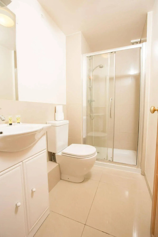 Cecil House Hotel