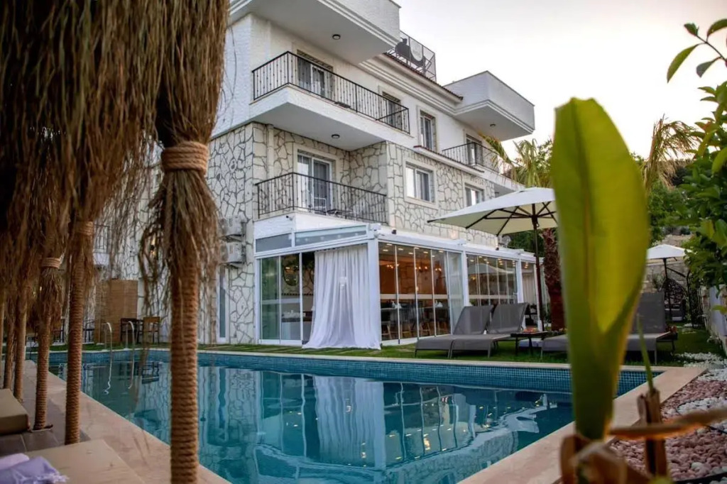 Urla 1867 Hotel