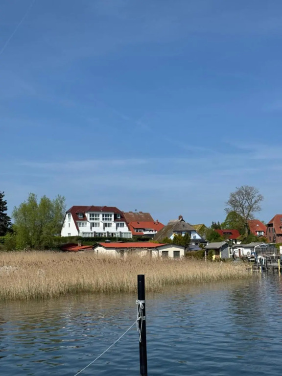 Frisch renoviertes FH Südblick am Meer in Breege, Meerblick von allen drei Etagen, Terrasse, Balkon, Sauna und Parkplatz