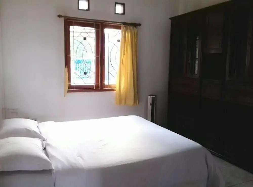 De Nuansa Dago Villa by HouseinBandung