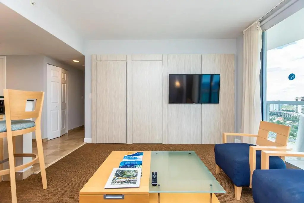 Marenas Resort Sunny Isles 25 Floor Ocean view 1/1