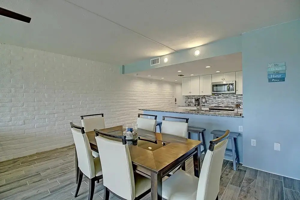Salty Days Getaway 1 Bedroom Condo by Redawning