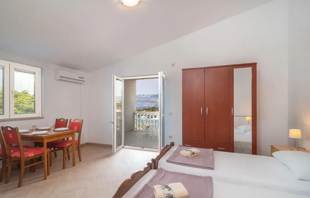 Stunning Apartment in Supetar-splitska With 2 Bedrooms and Wifi