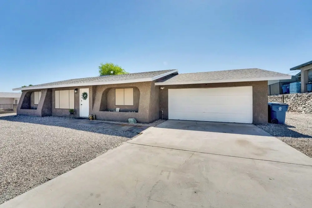 Pet-friendly House ~ 2 Mi to Lake Havasu Beach!
