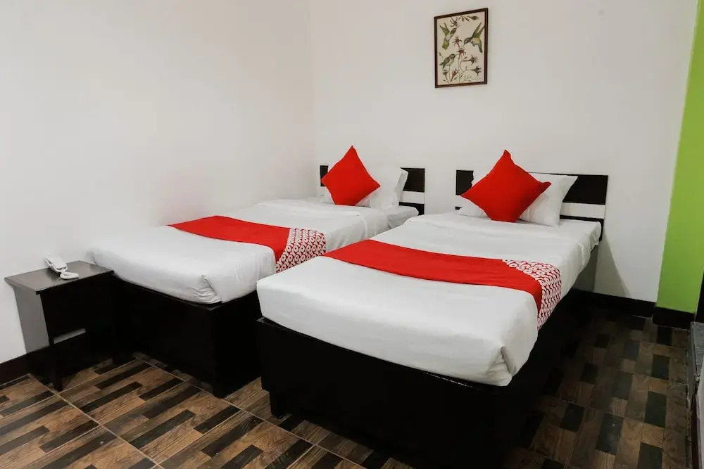 OYO 214 Elles Pension House