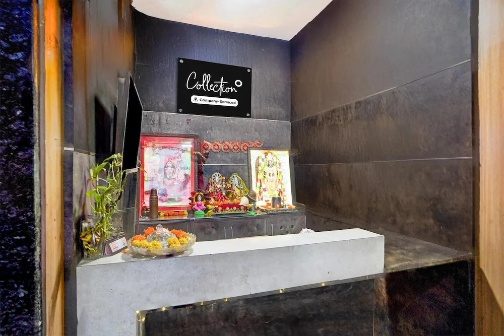 Deluxe Hotel Koshalya Mohan
