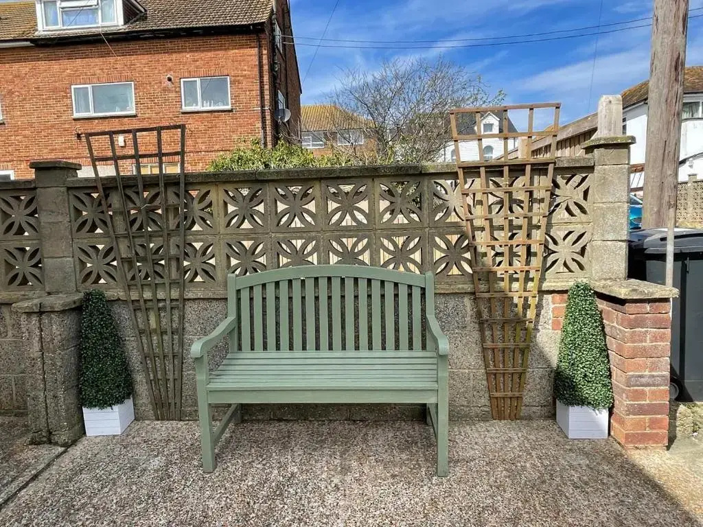 Warminster Apartment Bliss on the bay just a stone's throw away