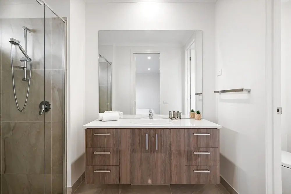 Spacious 5-bed Home in Peaceful Point Cook