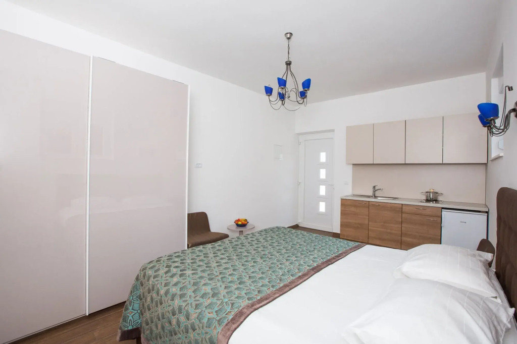 Aida Apartments and Rooms for couples and families FREE PARKING