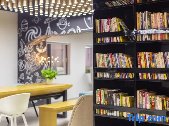 Jinglai Hotel · Curated Shanghai Xujiahui Jiaotong University Branch