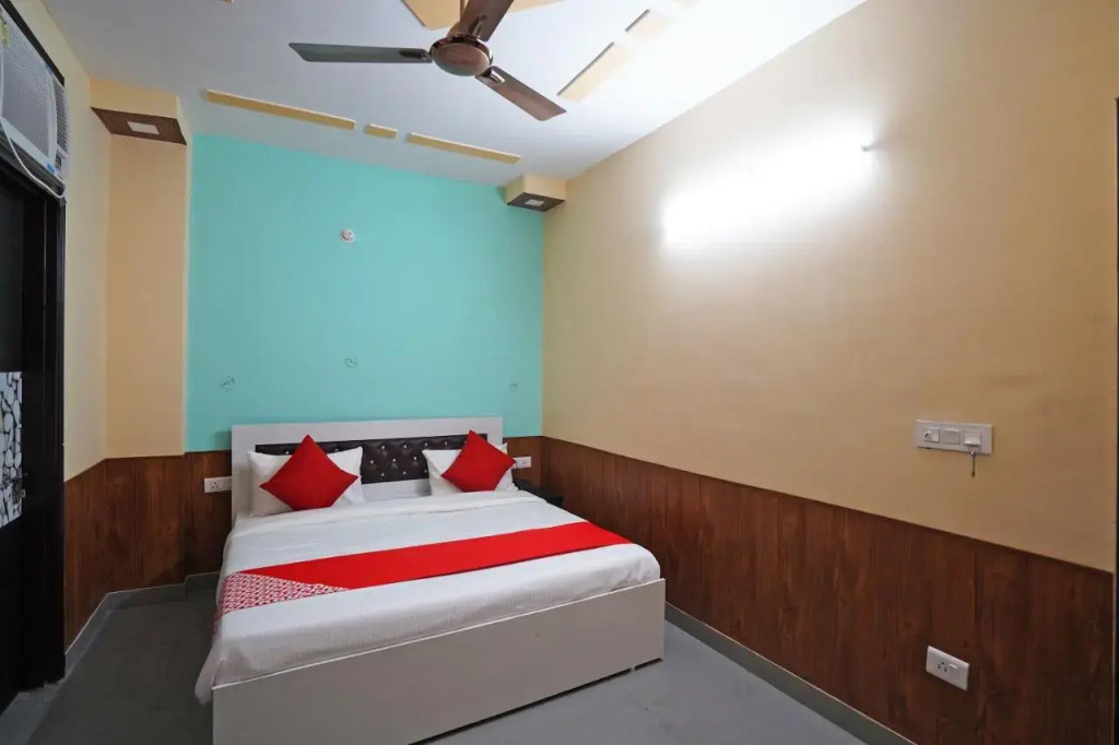 Qlark White Palace by OYO Rooms