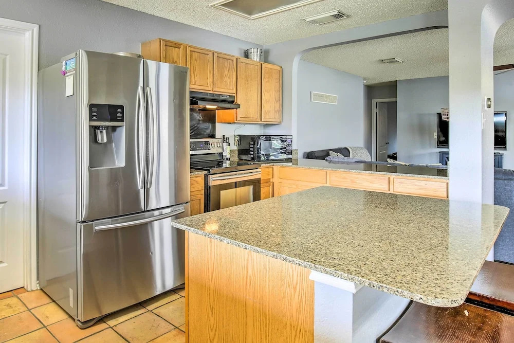 San Antonio Getaway ~ 18 Mi to Dtwn + Pool!