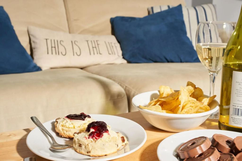 The Maidencombe Studio - Comfortable Couples Retreat with Stunning Coastal Views