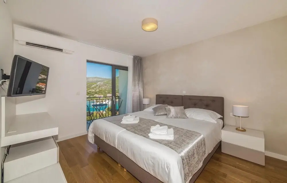 Beautiful Home In Seget Vranjca